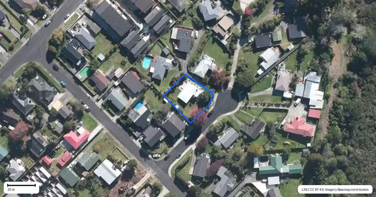Property context map for 4 Packham Place, Beach Haven, Auckland
