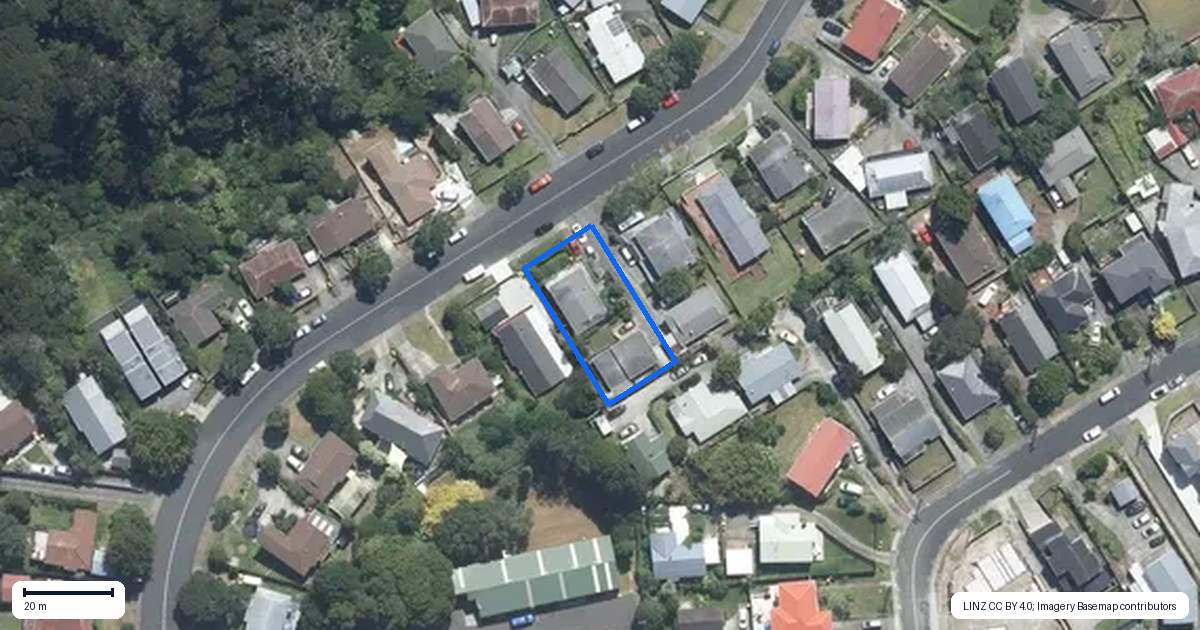Property context map for 1/111 Spinella Drive, Bayview, Auckland
