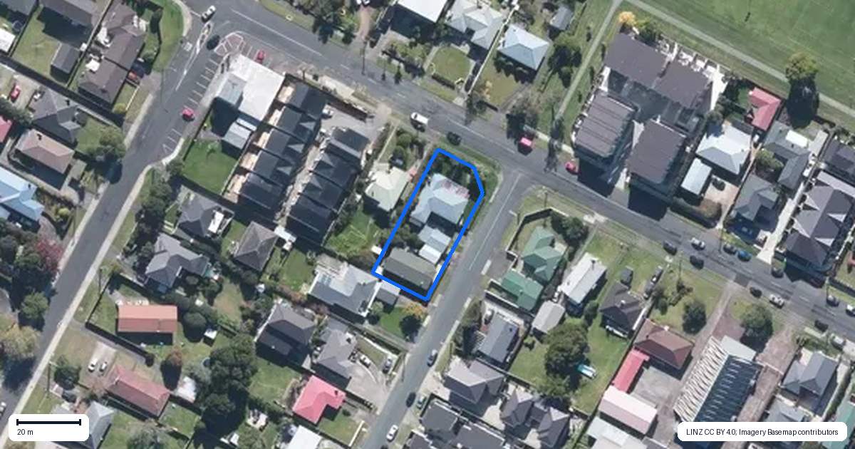 Property context map for 102 Taikata Road, Te Atatu Peninsula, Auckland