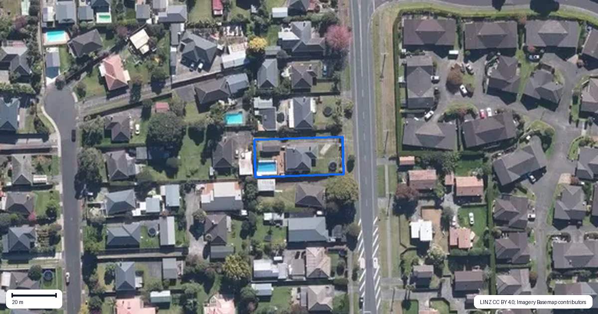 Property context map for 61 Beach Road, Te Atatu Peninsula, Auckland