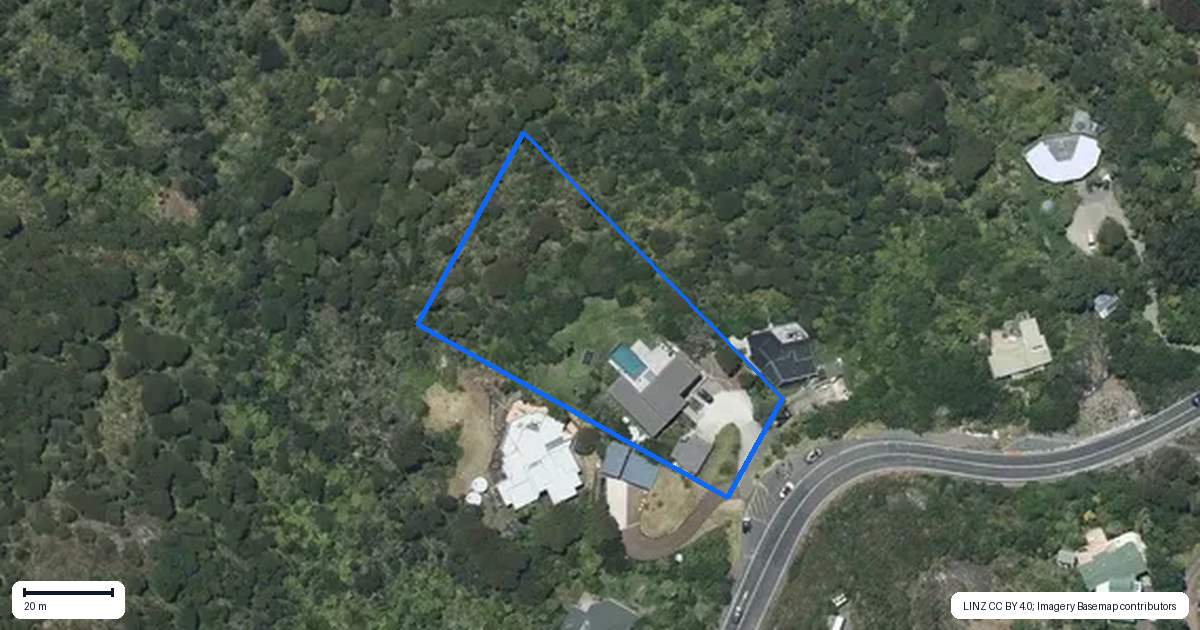 Property context map for 81 Piha Road, Piha