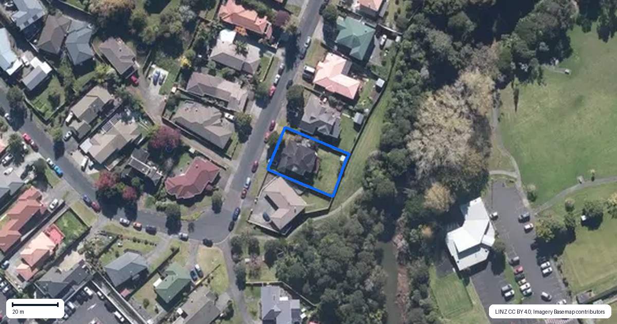 Property context map for 39 Millstream Drive, Henderson, Auckland