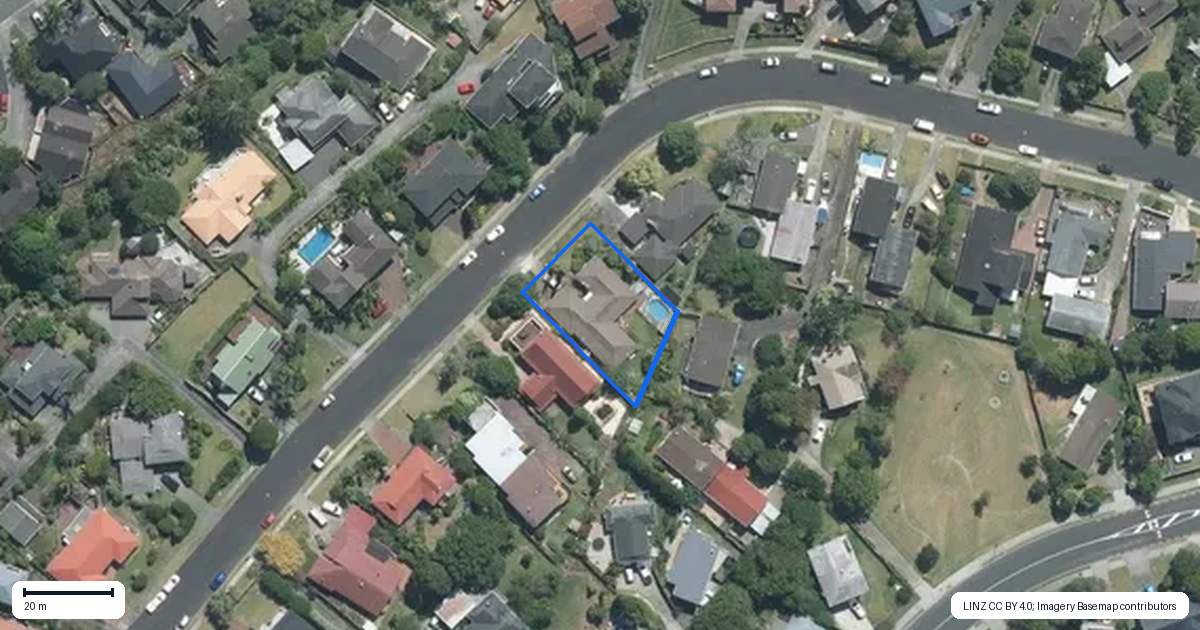 Property context map for 17 Redwing Street, Browns Bay, Auckland