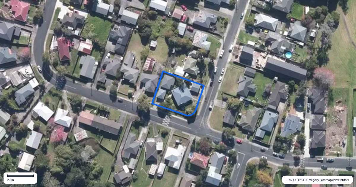 Property context map for 2 Preston Avenue, Henderson, Auckland