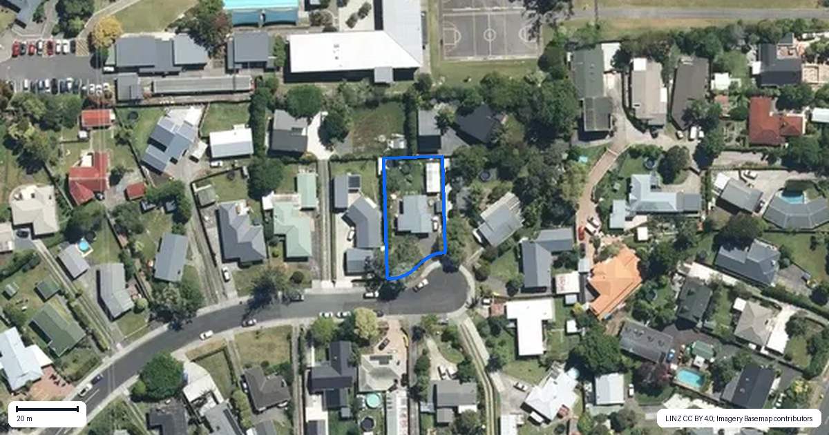 Property context map for 24 Sunray Avenue, Titirangi, Auckland