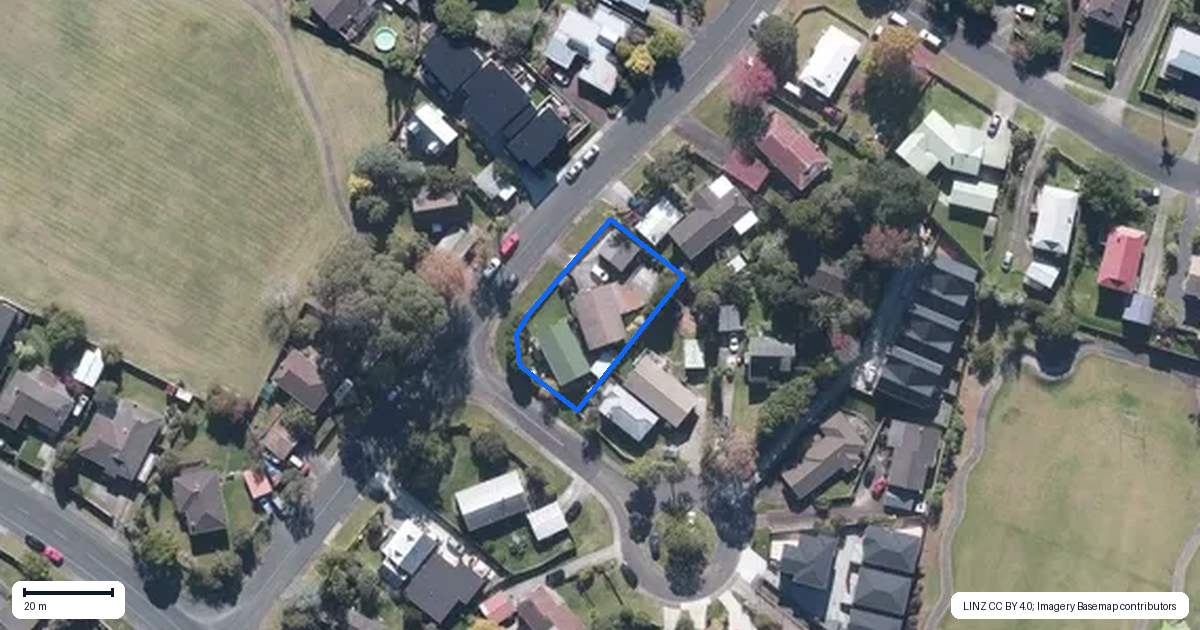 Property context map for 2 Ballial Place, West Harbour, Auckland