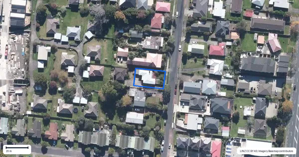 Property context map for 9 Stephen Avenue, Henderson, Auckland