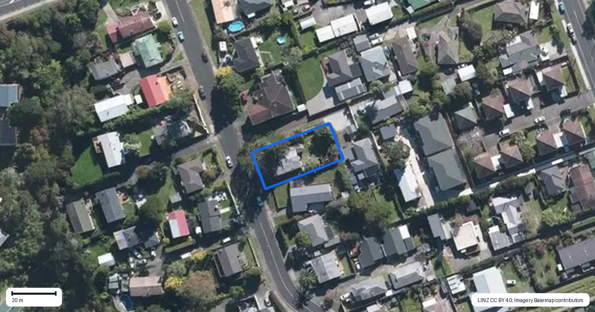 Property context map for 14 Hellyers Street, Birkdale, Auckland