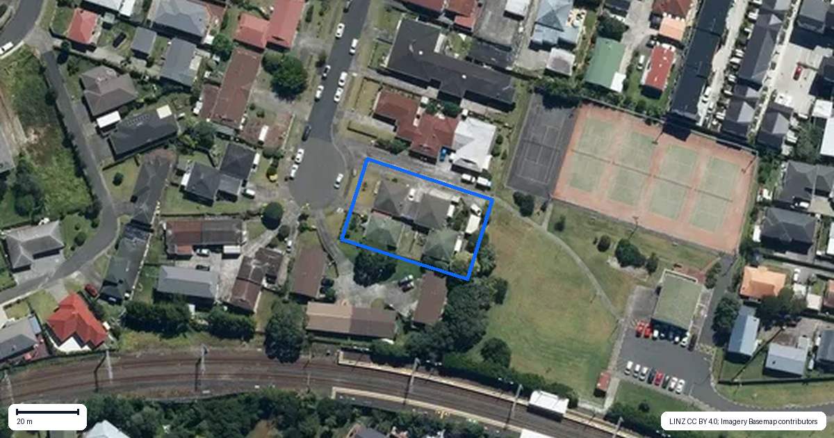 Property context map for 28 Faith Bullock Place, New Lynn, Auckland