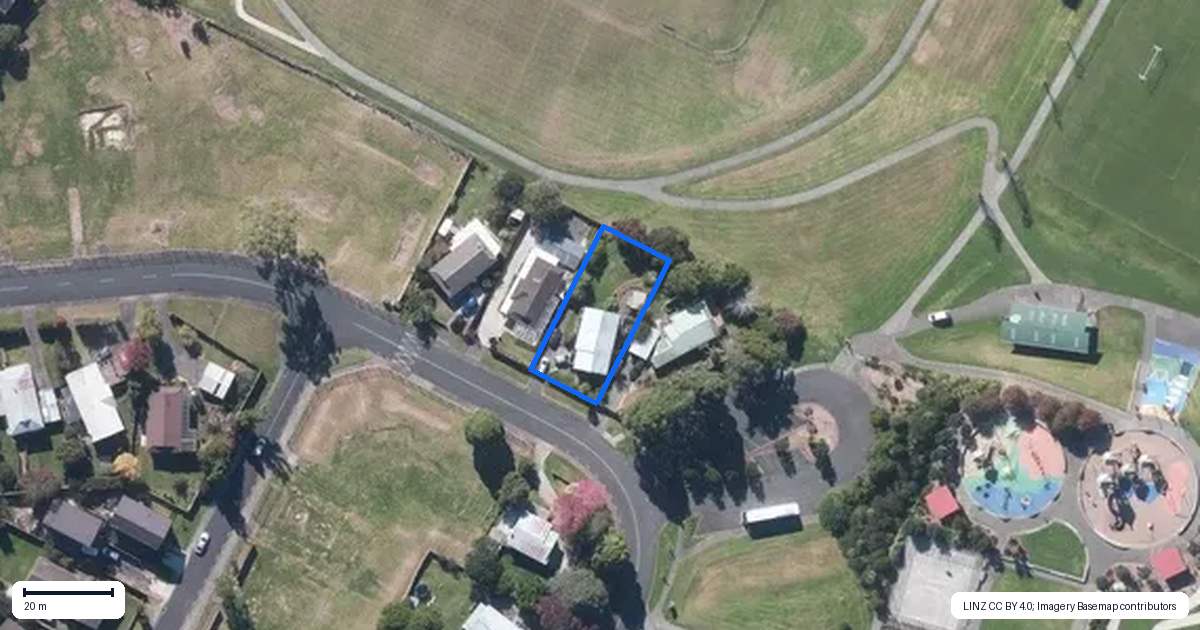 Property context map for 11 Beauchamp Drive, Massey, Auckland