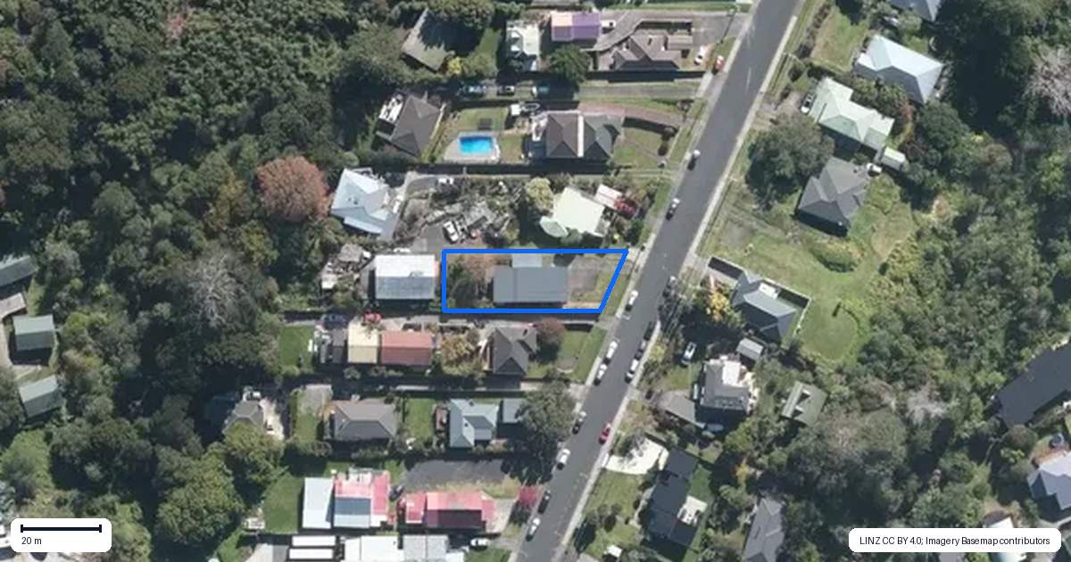 Property context map for 12 Verbena Road, Birkdale, Auckland
