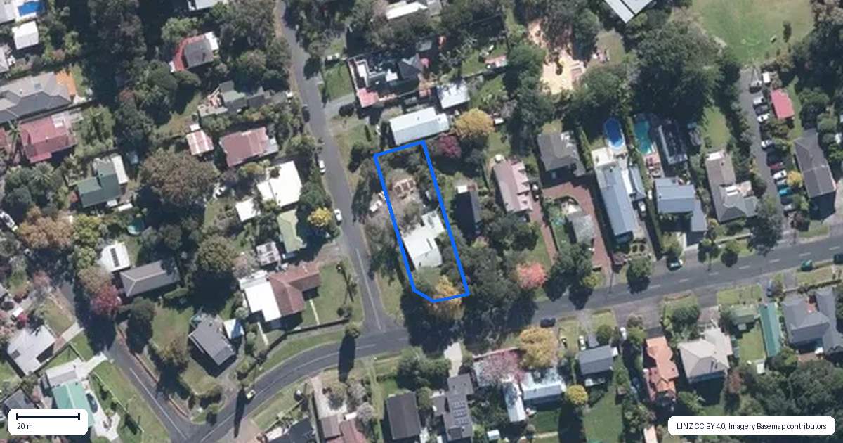 Property context map for 32 Ferry Parade, Herald Island, Auckland