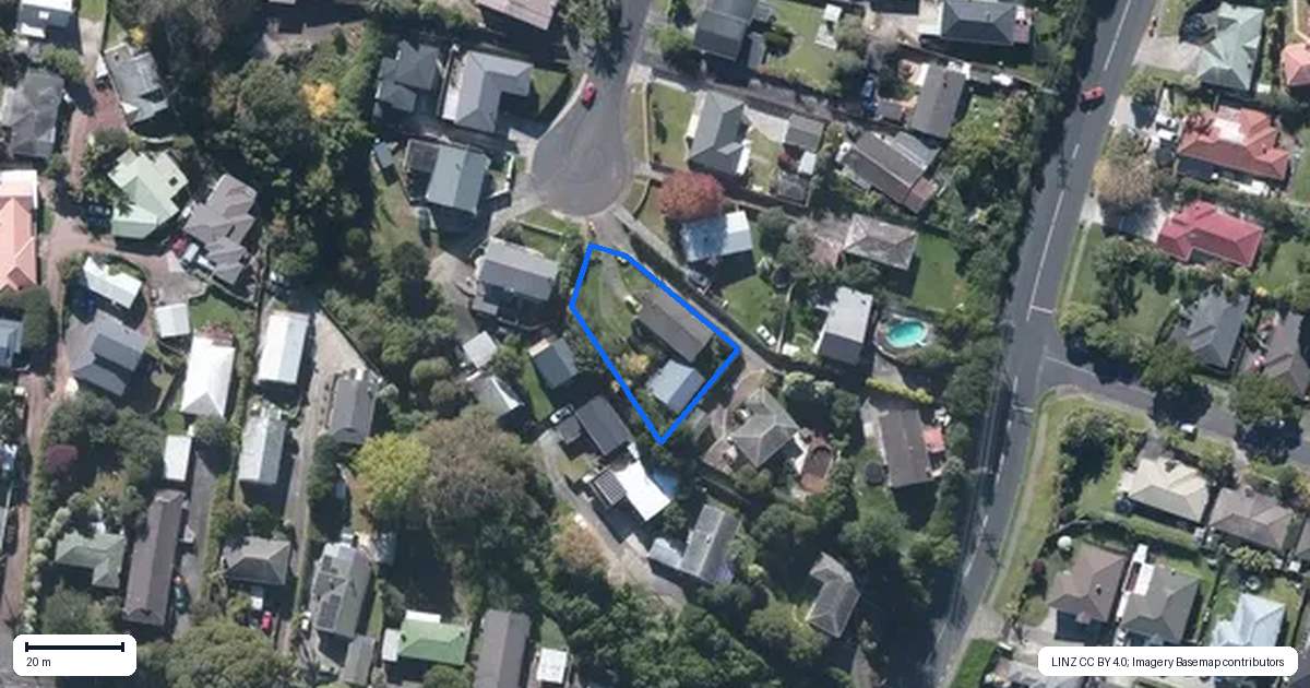Property context map for 42 Vina Place, Massey, Auckland