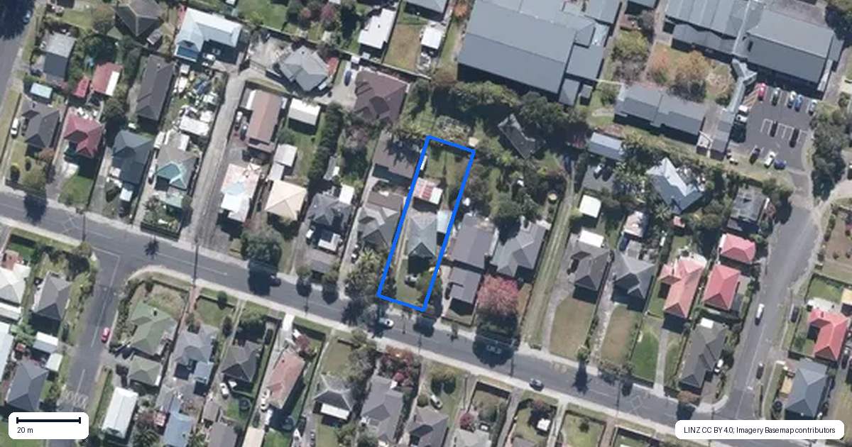 Property context map for 33 Strid Road, Te Atatu South, Auckland
