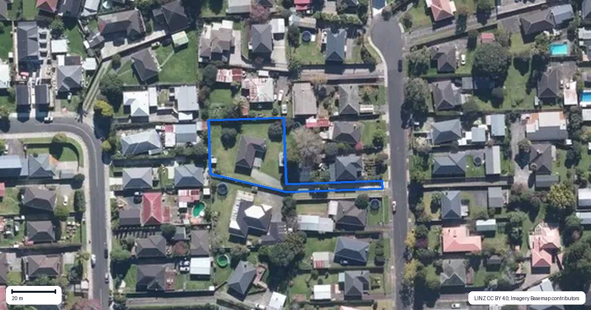 Property context map for 18 London Street, Te Atatu Peninsula, Auckland