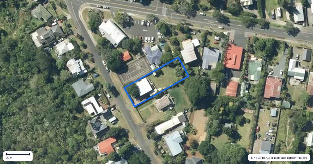 Property context map for 8 Lookout Drive, Laingholm, Auckland