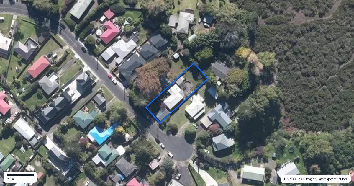 Property context map for 38 Lowtherhurst Road, Massey, Auckland