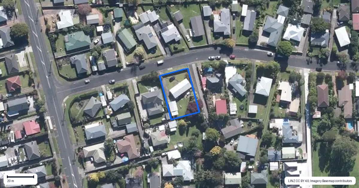 Property context map for 8 Brennan Avenue, Te Atatu Peninsula, Auckland