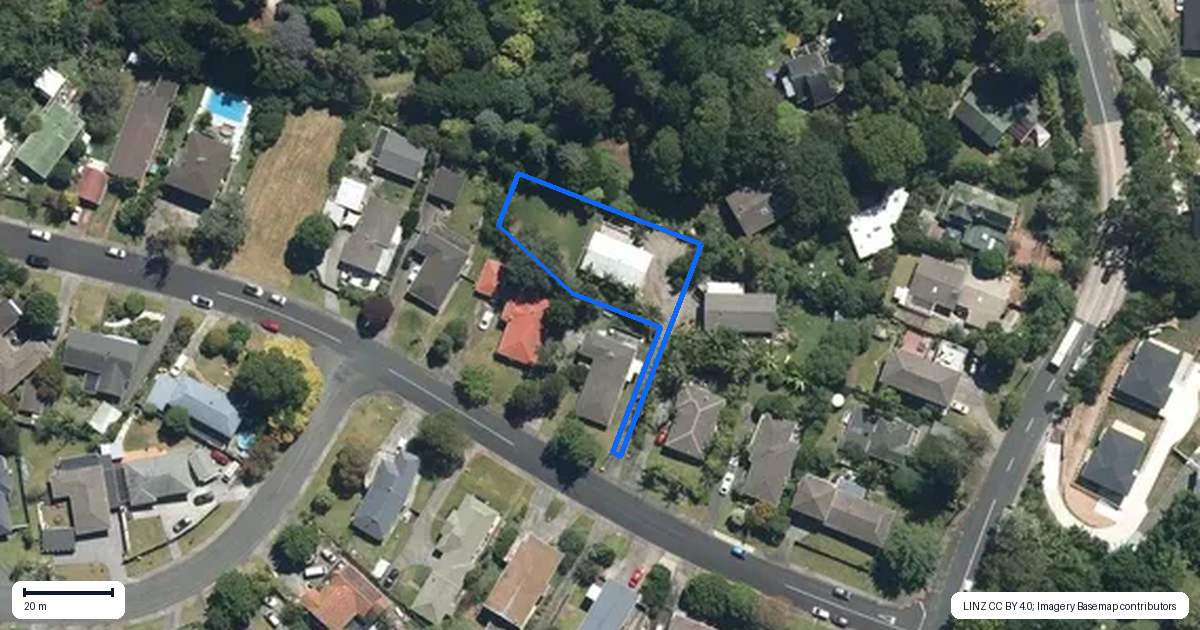 Property context map for 9 The Grove, Titirangi, Auckland