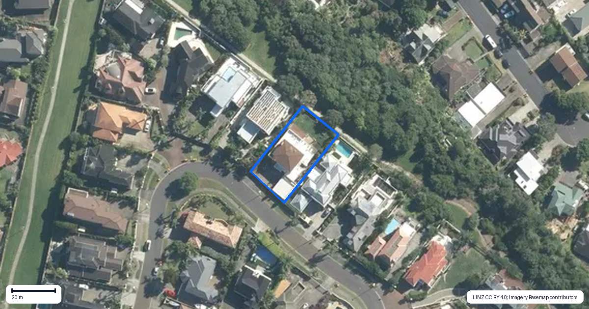 Property context map for 37 Quedley Court, Eastern Beach, Auckland