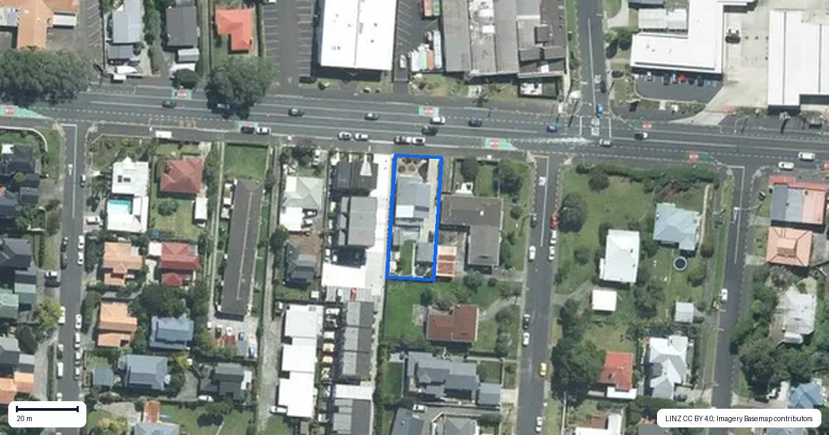 Property context map for 126 Onewa Road, Northcote, Auckland