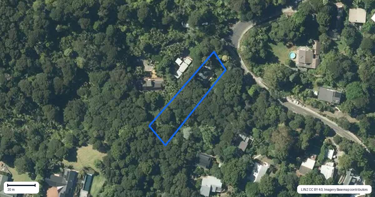 Property context map for 71 Laingholm Drive, Laingholm, Auckland