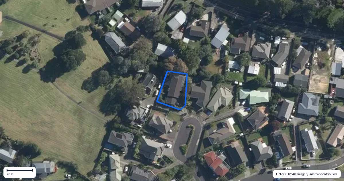 Property context map for 18 Lanham Lane, Massey, Auckland
