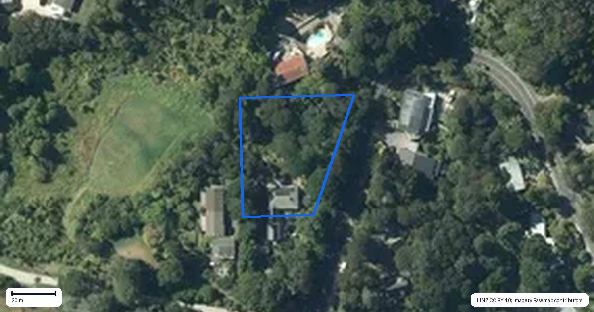 Property context map for 319 Huia Road, Titirangi, Auckland