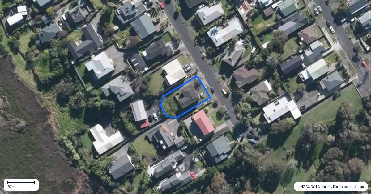 Property context map for 10 Maryland Street, Point Chevalier, Auckland