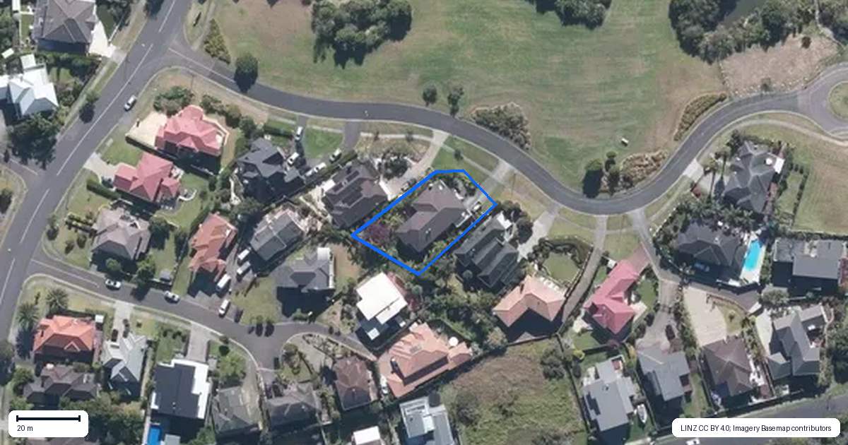 Property context map for 7 Onemana Way, Te Atatu Peninsula, Auckland