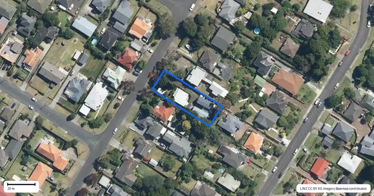 Property context map for 21 Te Kawa Road, One Tree Hill, Auckland