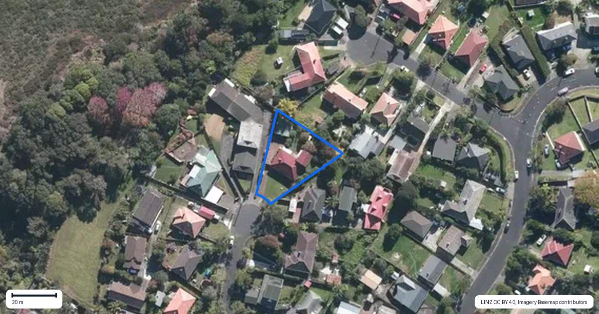 Property context map for 17 Howlett Street, Waterview, Auckland