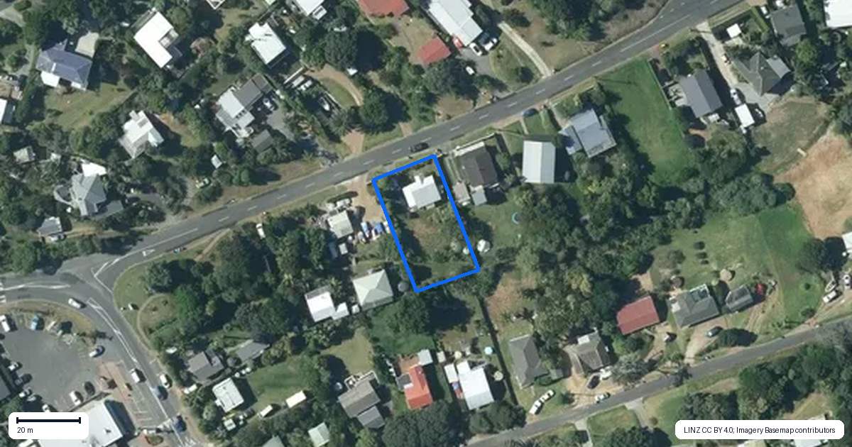 Property context map for 24 Hamilton Road, Surfdale, Waiheke Island