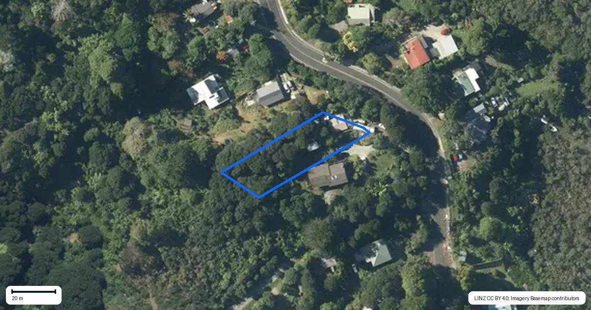 Property context map for 621 Huia Road, Parau, Auckland