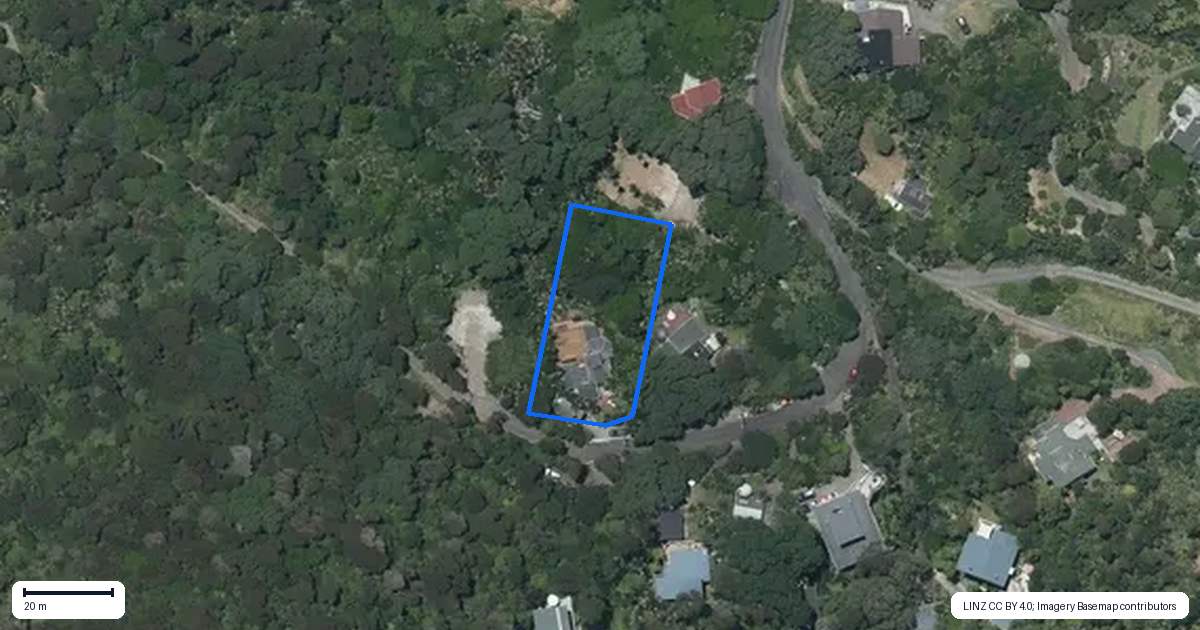 Property context map for 55 Rayner Road, Piha