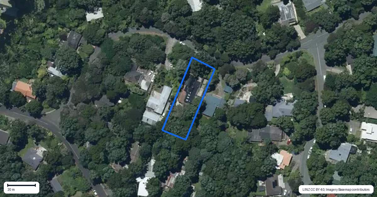 Property context map for 12 Taraire Road, Titirangi, Auckland