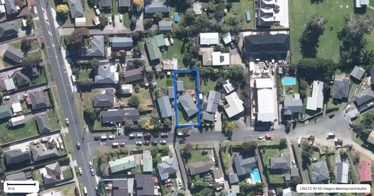 Property context map for 4 Clinton Avenue, Te Atatu Peninsula, Auckland
