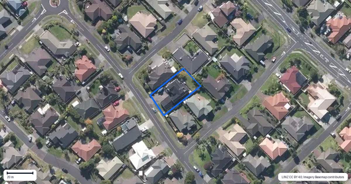 Property context map for 19 Highfields Terrace, Henderson, Auckland