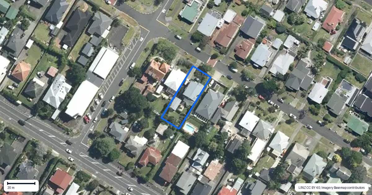 Property context map for 16 Taumata Road, Sandringham, Auckland