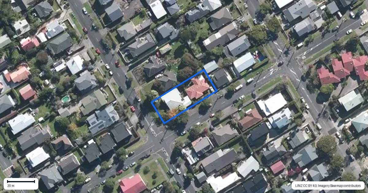 Property context map for 10 Tui Street, Point Chevalier, Auckland
