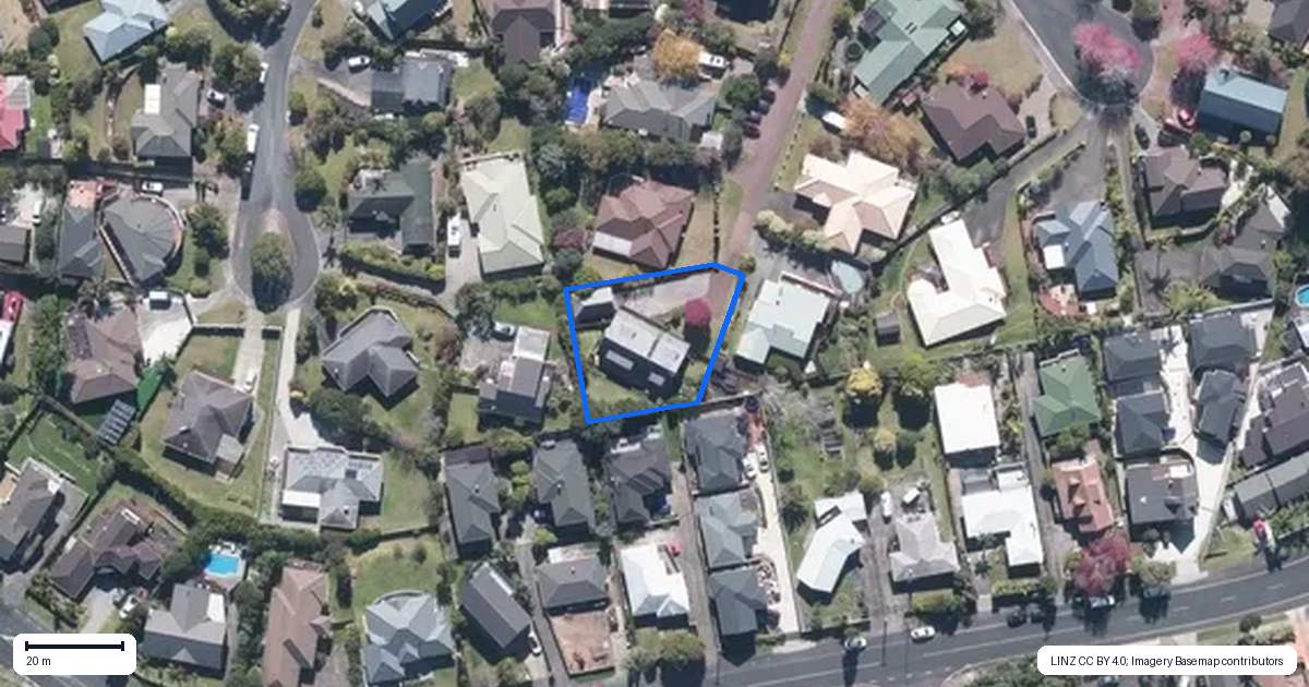 Property context map for 7 Kerlin Crescent, West Harbour, Auckland