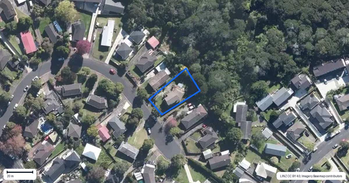 Property context map for 32 Glastron Place, Bayview, Auckland