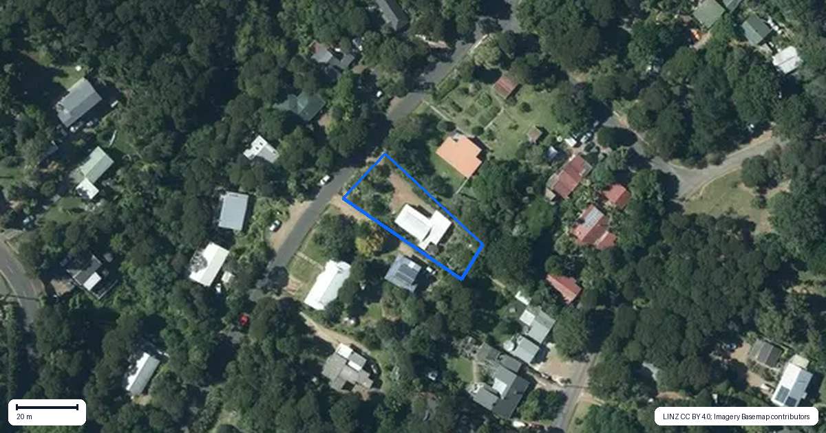 Property context map for 17 Crescent Road East, Ostend, Waiheke Island