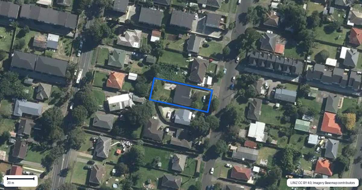 Property context map for 37 Kawiti Avenue, Point England, Auckland