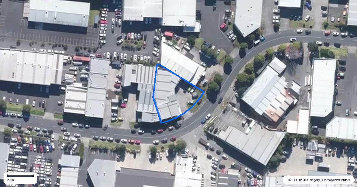 Property context map for 2/25 Paramount Drive, Henderson, Auckland