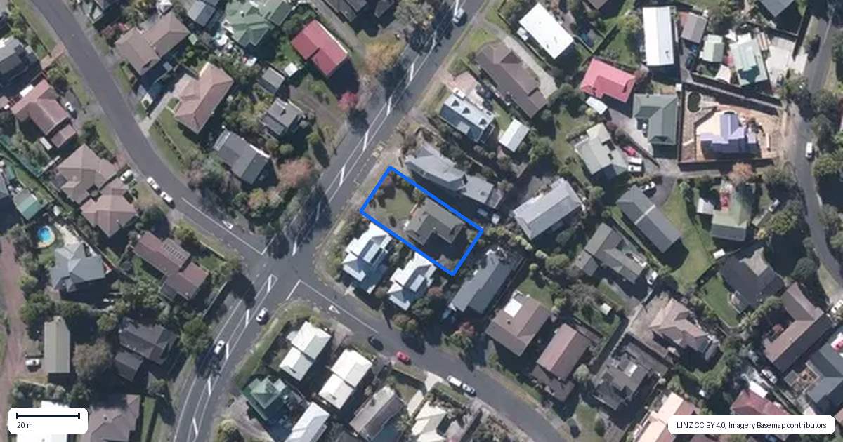 Property context map for 32 Palomino Drive, Henderson, Auckland