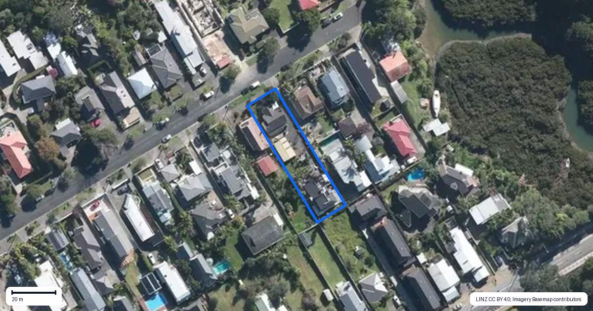 Property context map for 75 Wainui Avenue, Point Chevalier, Auckland