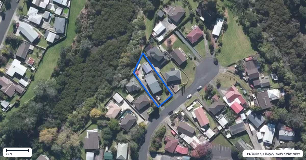 Property context map for 20 Penfold Place, Henderson, Auckland