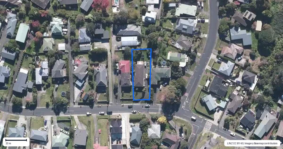 Property context map for 40 Divich Avenue, Te Atatu South, Auckland