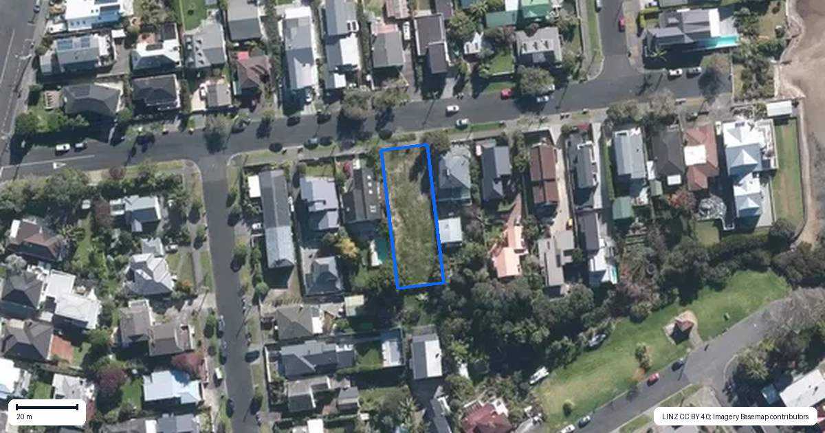 Property context map for 21 Johnstone Street, Point Chevalier, Auckland